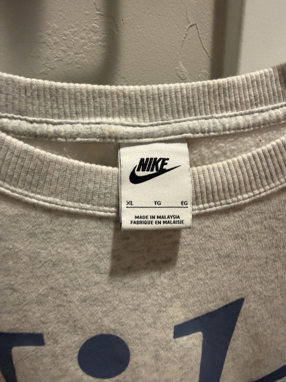Nike Gray Crewneck Sweatshirt with Navy Logo XL - Picture 2 of 2